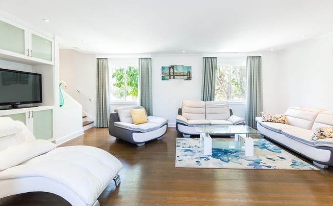 130 San Vicente Blvd in Santa Monica, CA - Building Photo - Building Photo