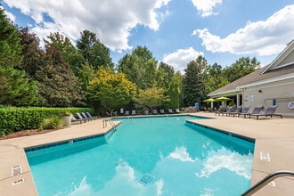 Summermill at Falls River in Raleigh, NC - Foto de edificio - Building Photo