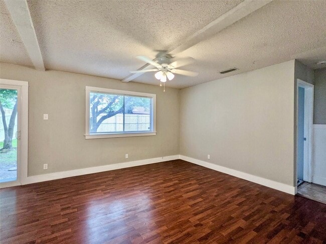 2121 Travis Dr in Carrollton, TX - Building Photo - Building Photo