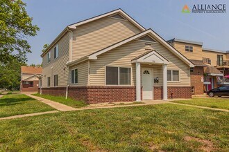 928 Moro St in Manhattan, KS - Building Photo - Building Photo