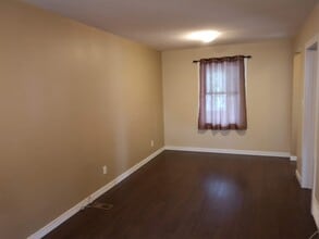 474 Harbison Ave W in Winnipeg, MB - Building Photo - Building Photo