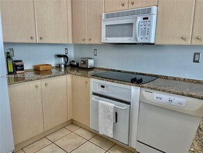 3370 NE 190th St, Unit 510 in Aventura, FL - Building Photo - Building Photo
