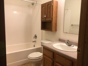 939 West Ave in Onalaska, WI - Foto de edificio - Building Photo