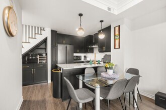 3567 Lake Shore Blvd W in Toronto, ON - Building Photo - Building Photo