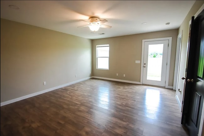 3811 McBroom Chapel Rd, Unit B in Cookeville, TN - Foto de edificio - Building Photo