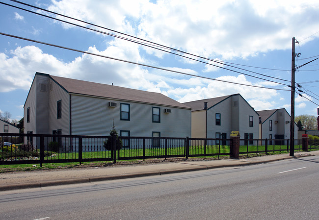 1873-1879 S Arlington Rd in Akron, OH - Foto de edificio - Building Photo