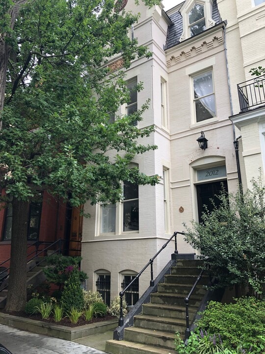 2012 Hillyer Pl NW in Washington, DC - Building Photo
