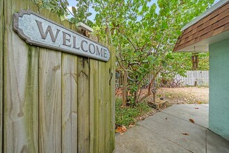 512 Madison Ave, Unit Beachy Hideaway in Cape Canaveral, FL - Building Photo - Building Photo
