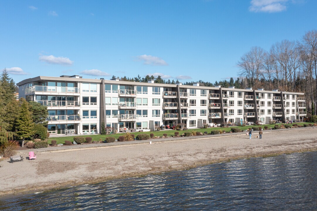 Juanita Shores in Kirkland, WA - Building Photo