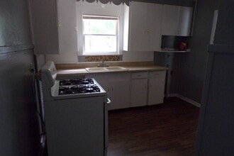 705 Otis St in Taylor, TX - Building Photo - Building Photo