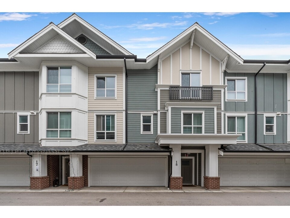 20723 Fraser Hwy in Langley, BC - Building Photo