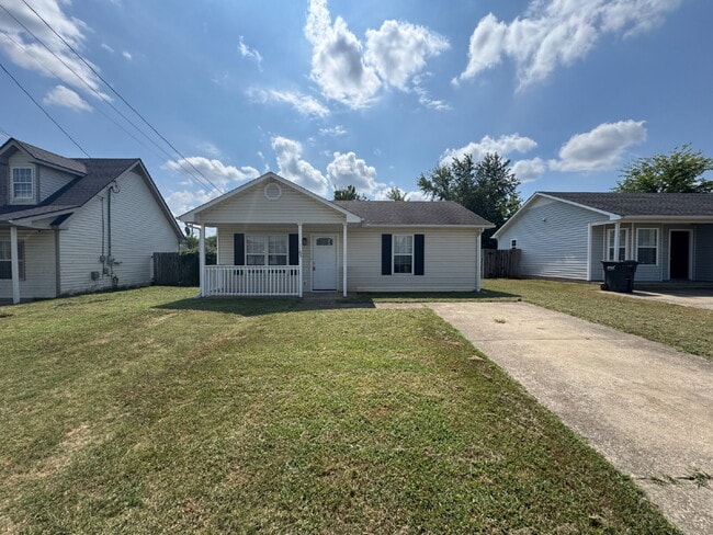 "Cozy Comfort Awaits: Charming 2-Bedroom Home in Oak Grove!"