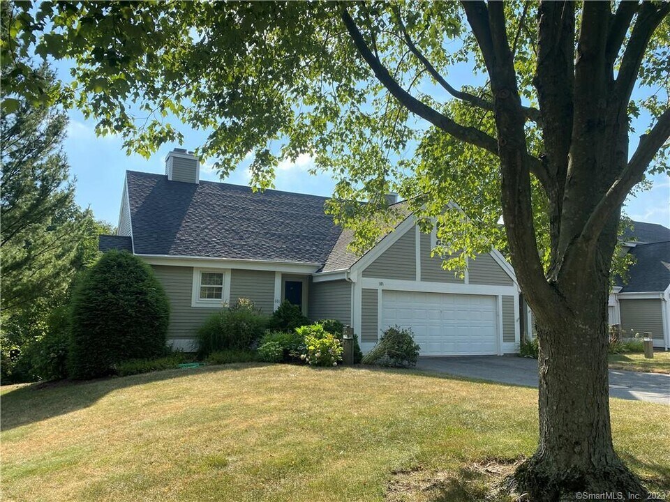 101 Legend Hill Rd in Madison, CT - Foto de edificio