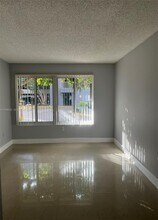 800 N Miami Ave, Unit 102 in Miami, FL - Foto de edificio - Building Photo