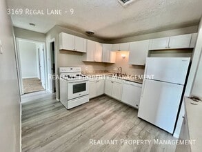 3169 Regal Ln in Groesbeck, OH - Building Photo - Building Photo