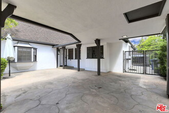 1512 Pandora Ave in Los Angeles, CA - Foto de edificio - Building Photo