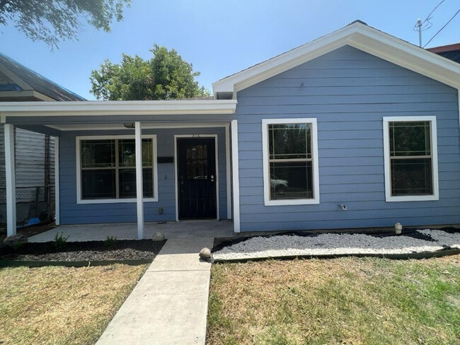 216 E Rische St in San Antonio, TX - Building Photo - Building Photo