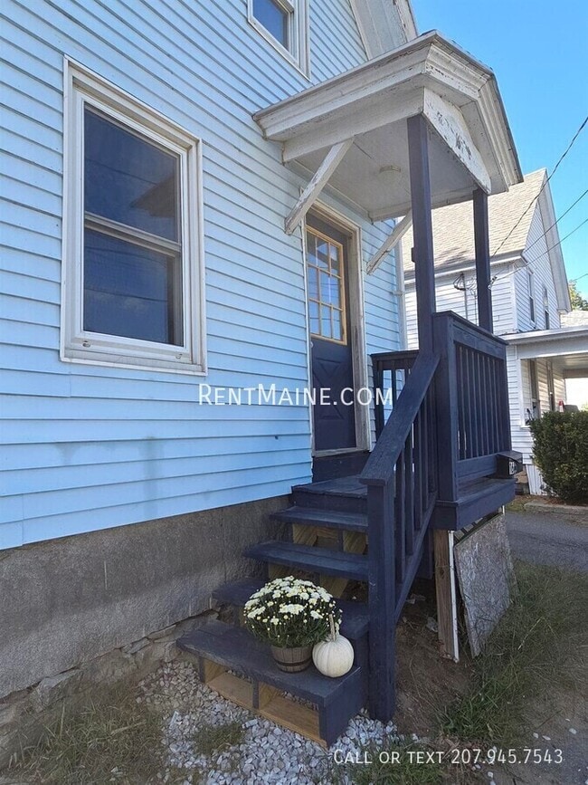 16 Kendall St in Augusta, ME - Foto de edificio - Building Photo