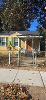 2718 W Surrey Dr in North Charleston, SC - Building Photo