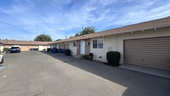 913 Byron Ln in Modesto, CA - Building Photo