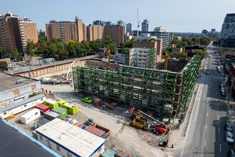 245 Queen St E in Toronto, ON - Building Photo - Building Photo