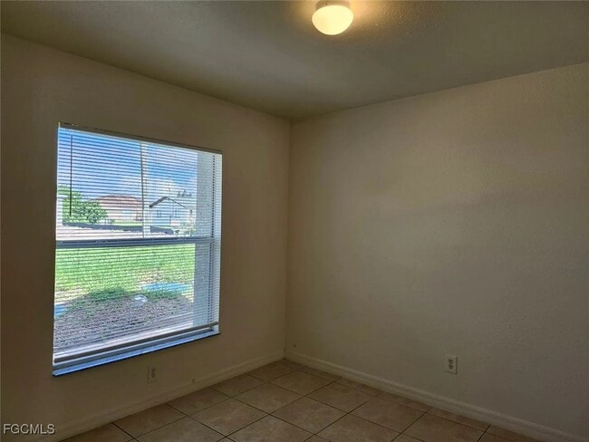 1122 Harry Ave S in Lehigh Acres, FL - Foto de edificio - Building Photo