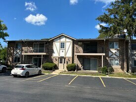 9S120 Lake Dr, Unit 208 in Willowbrook, IL - Building Photo