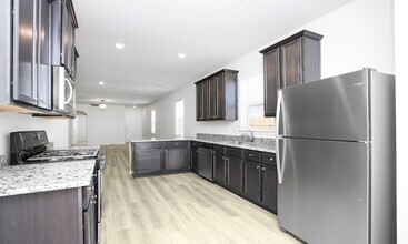 451 Lone Rider Dr in Katy, TX - Building Photo - Building Photo