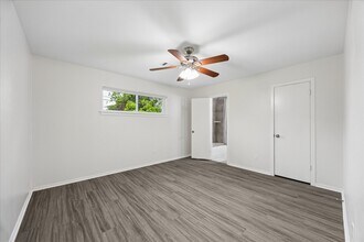 5850 Southminster Dr in Houston, TX - Building Photo - Building Photo