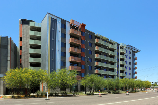 Roosevelt Point in Phoenix, AZ - Building Photo - Building Photo