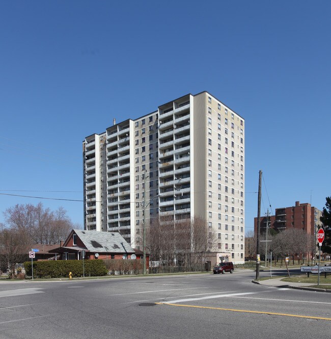 Bellamy Towers in Toronto, ON - Building Photo - Building Photo