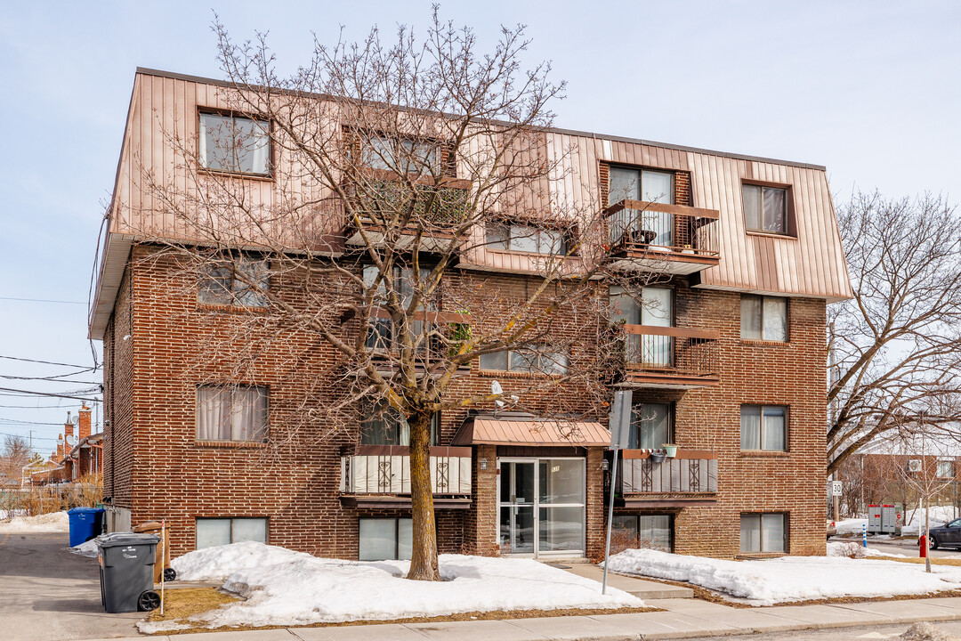 535 Ampère Av in Laval, QC - Building Photo