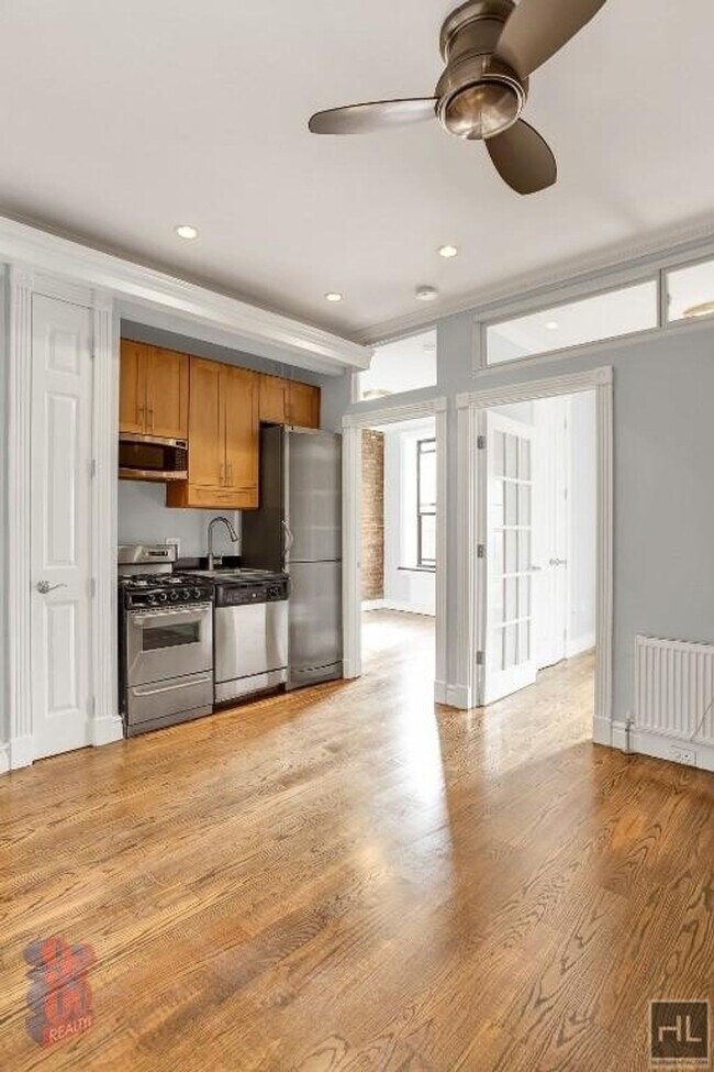 47 E 1st St