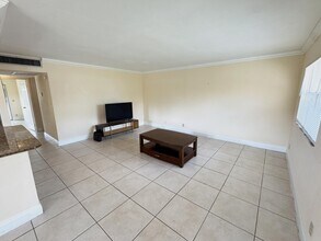 301 Seville Dr in Delray Beach, FL - Building Photo - Building Photo