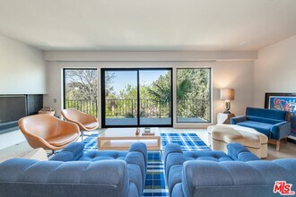 1860 Lucile Ave in Los Angeles, CA - Building Photo - Building Photo