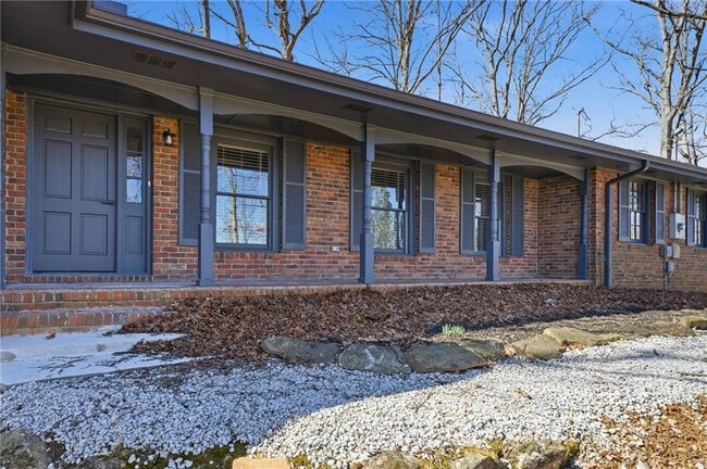 1460 Hillcrest Dr in Sugar Hill, GA - Building Photo - Building Photo