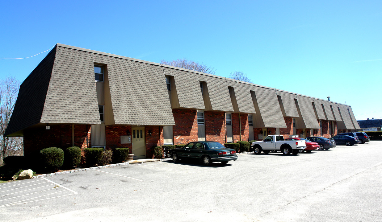 Masthead Apartments in Warwick, RI - Building Photo