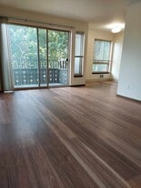 Legend House in Seattle, WA - Building Photo