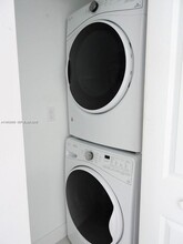 3323 SW 87th Pl in Miami, FL - Foto de edificio - Building Photo