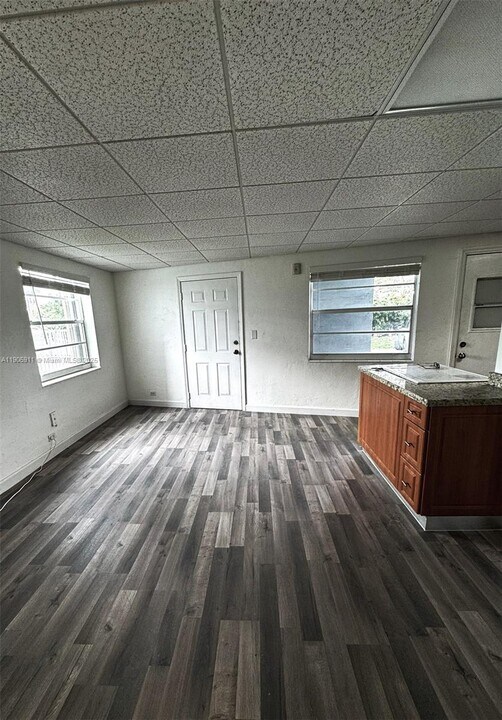 1610 NW N River Dr in Miami, FL - Building Photo