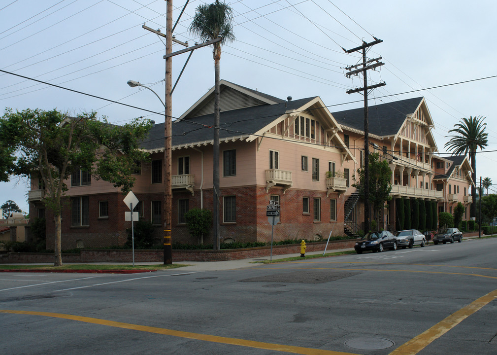 105 W Sola St in Santa Barbara, CA - Building Photo