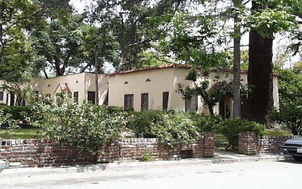 451 E Sacramento St in Altadena, CA - Building Photo