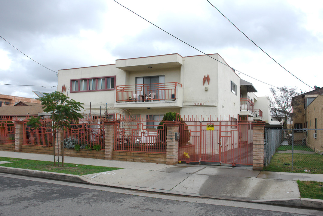5260 Riverton Ave in North Hollywood, CA - Building Photo