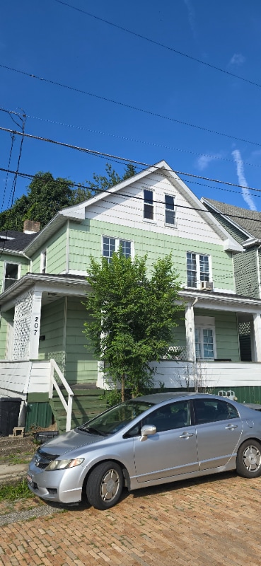 207 Lincoln Ave