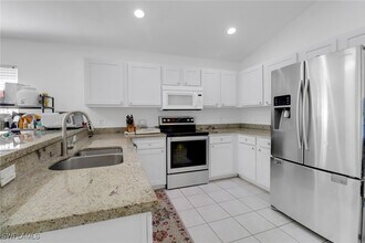 81 Burnt Pine Dr in Naples, FL - Building Photo - Building Photo