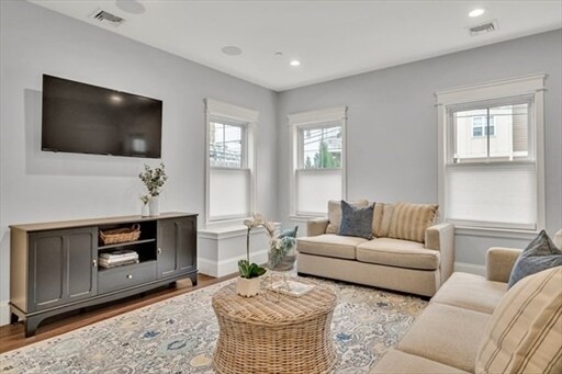 104 Brookley Rd, Unit 1 in Boston, MA - Building Photo - Building Photo