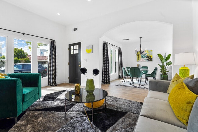 3424 Edgehill Dr, Unit 3424 in Los Angeles, CA - Building Photo - Building Photo