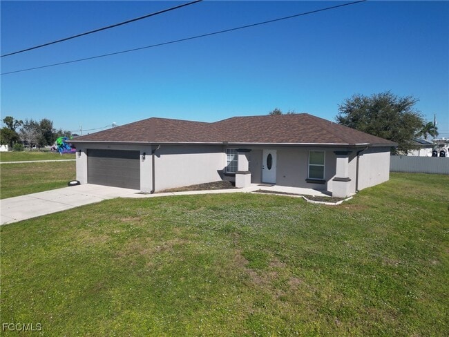 1021 NW 10th Ave in Cape Coral, FL - Building Photo - Building Photo