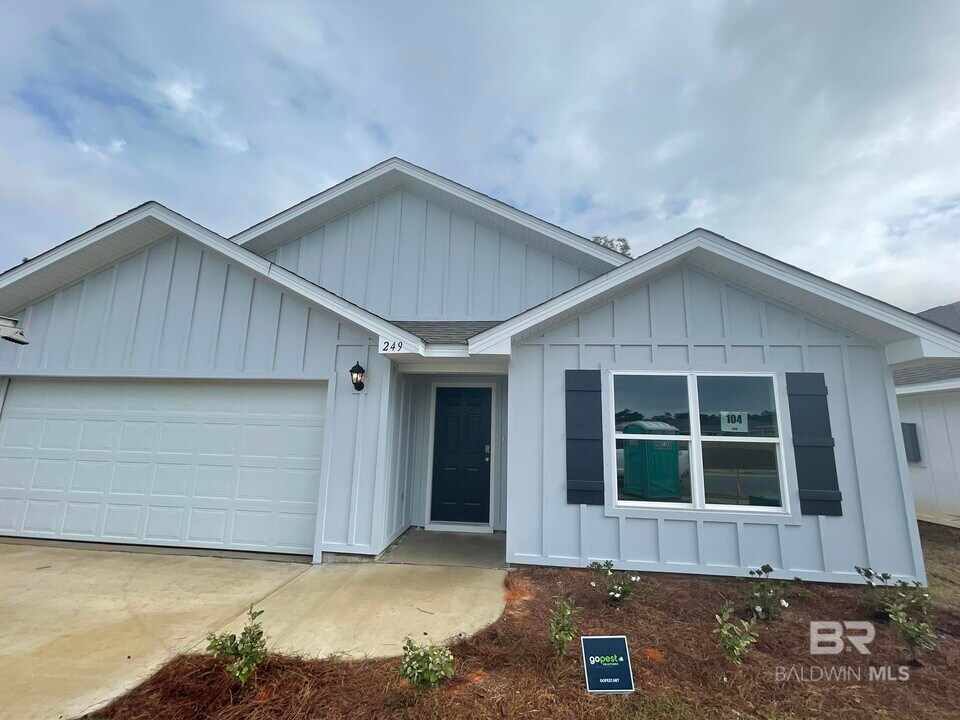 249 Burnston Wy in Foley, AL - Foto de edificio