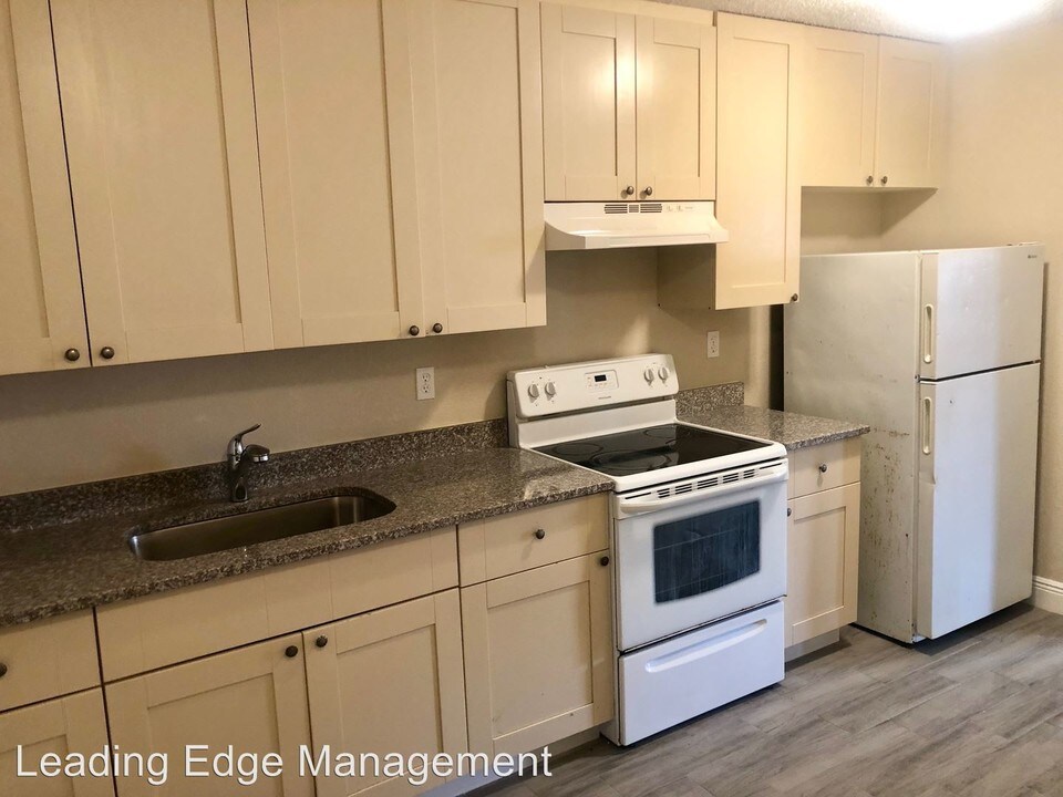 5201 Wallis Rd in West Palm Beach, FL - Building Photo